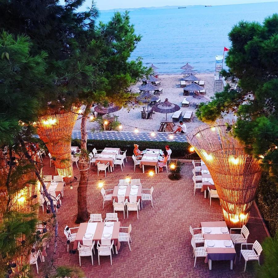 Cosmo Beach Hotel Durrës Buitenkant foto