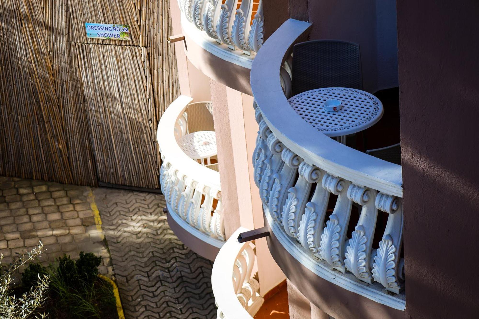 Cosmo Beach Hotel Durrës Buitenkant foto