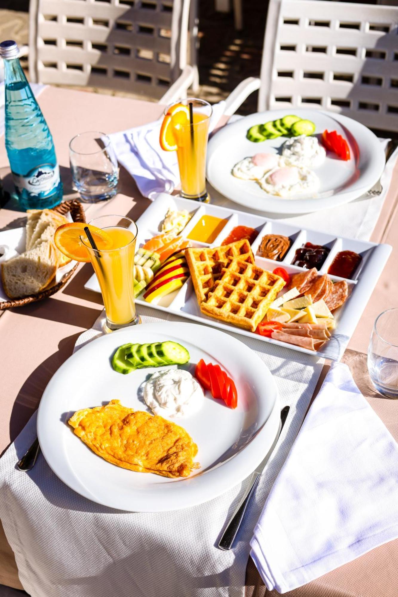 Cosmo Beach Hotel Durrës Buitenkant foto