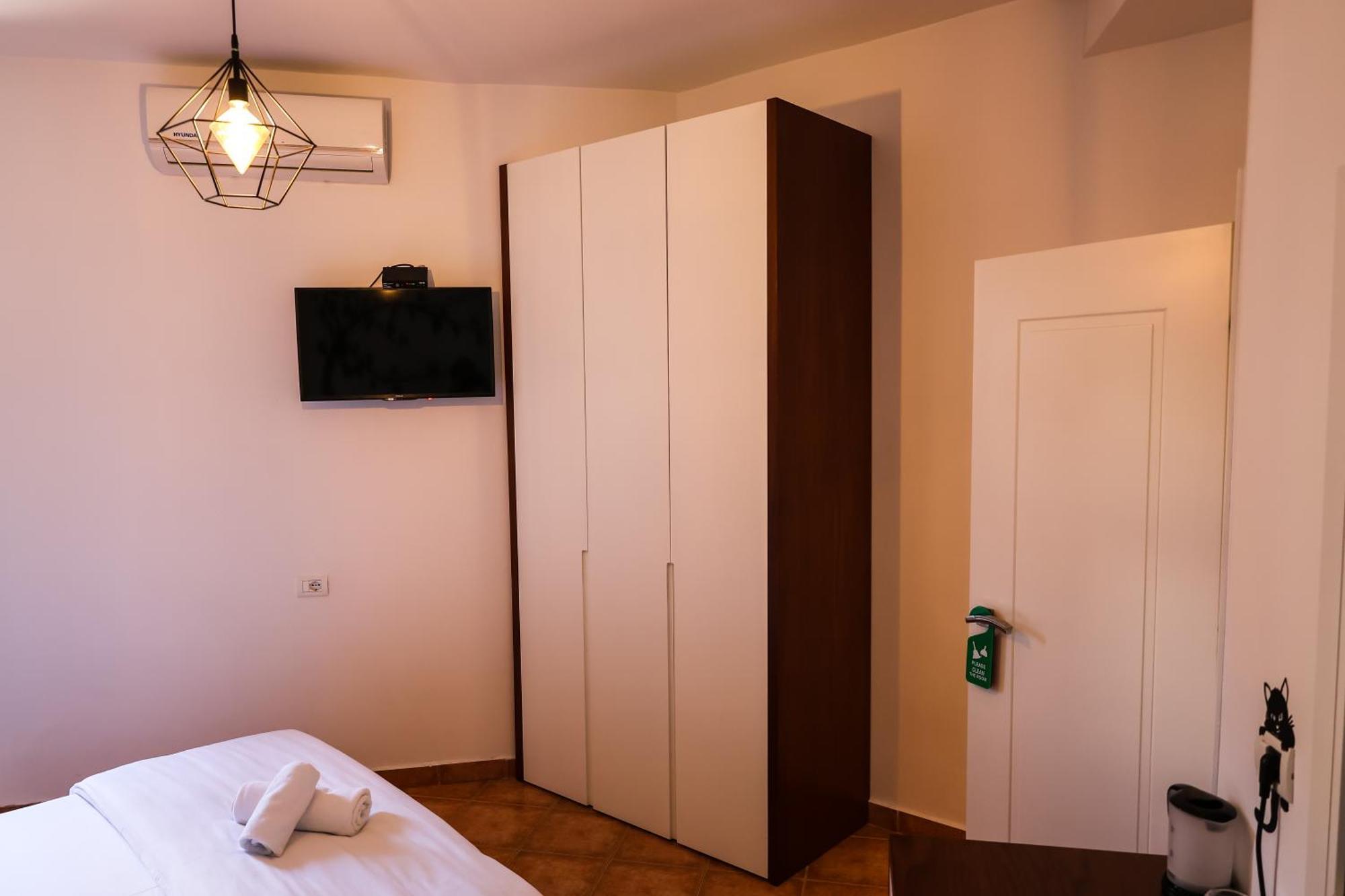 Cosmo Beach Hotel Durrës Buitenkant foto