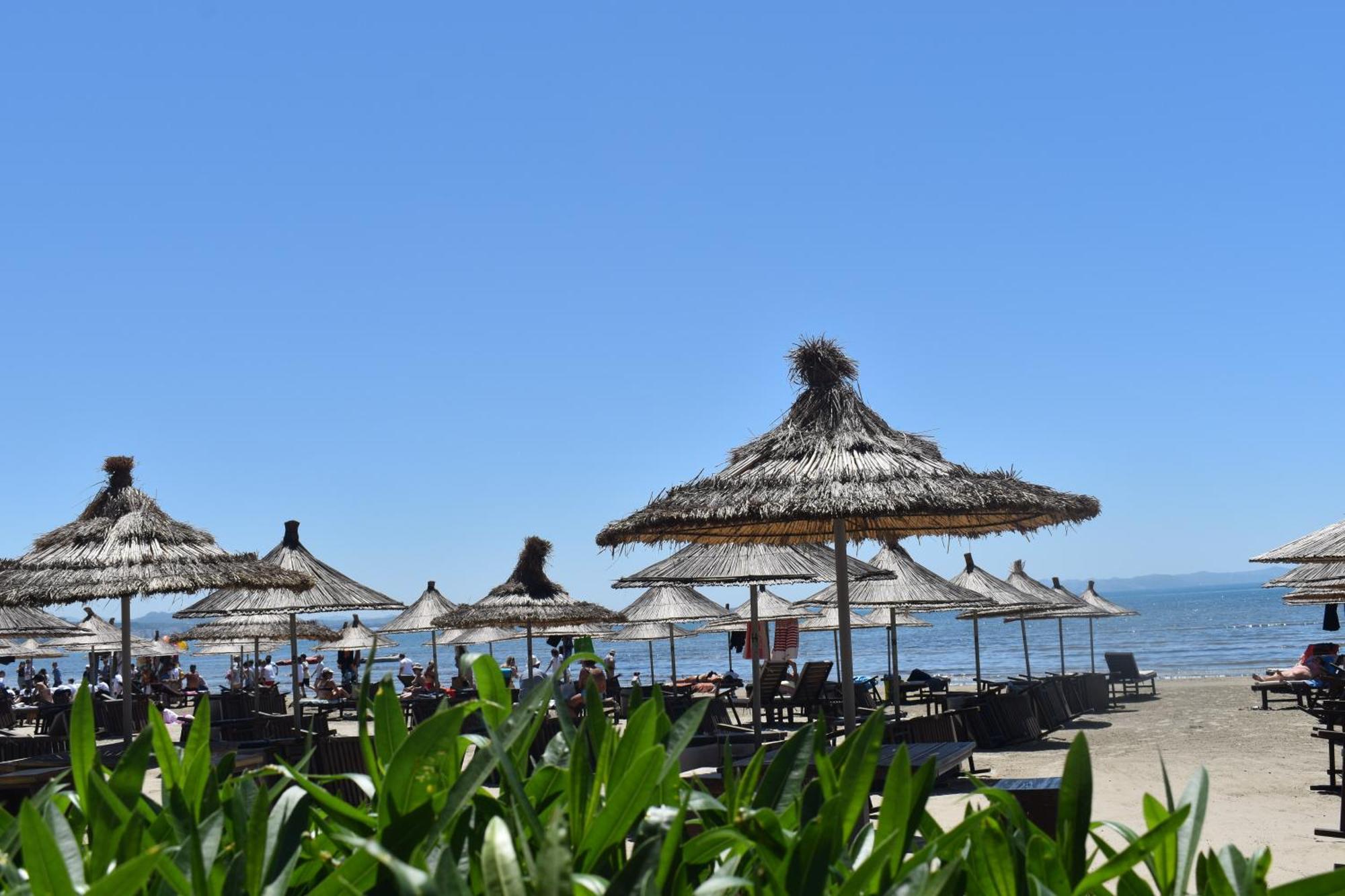 Cosmo Beach Hotel Durrës Buitenkant foto