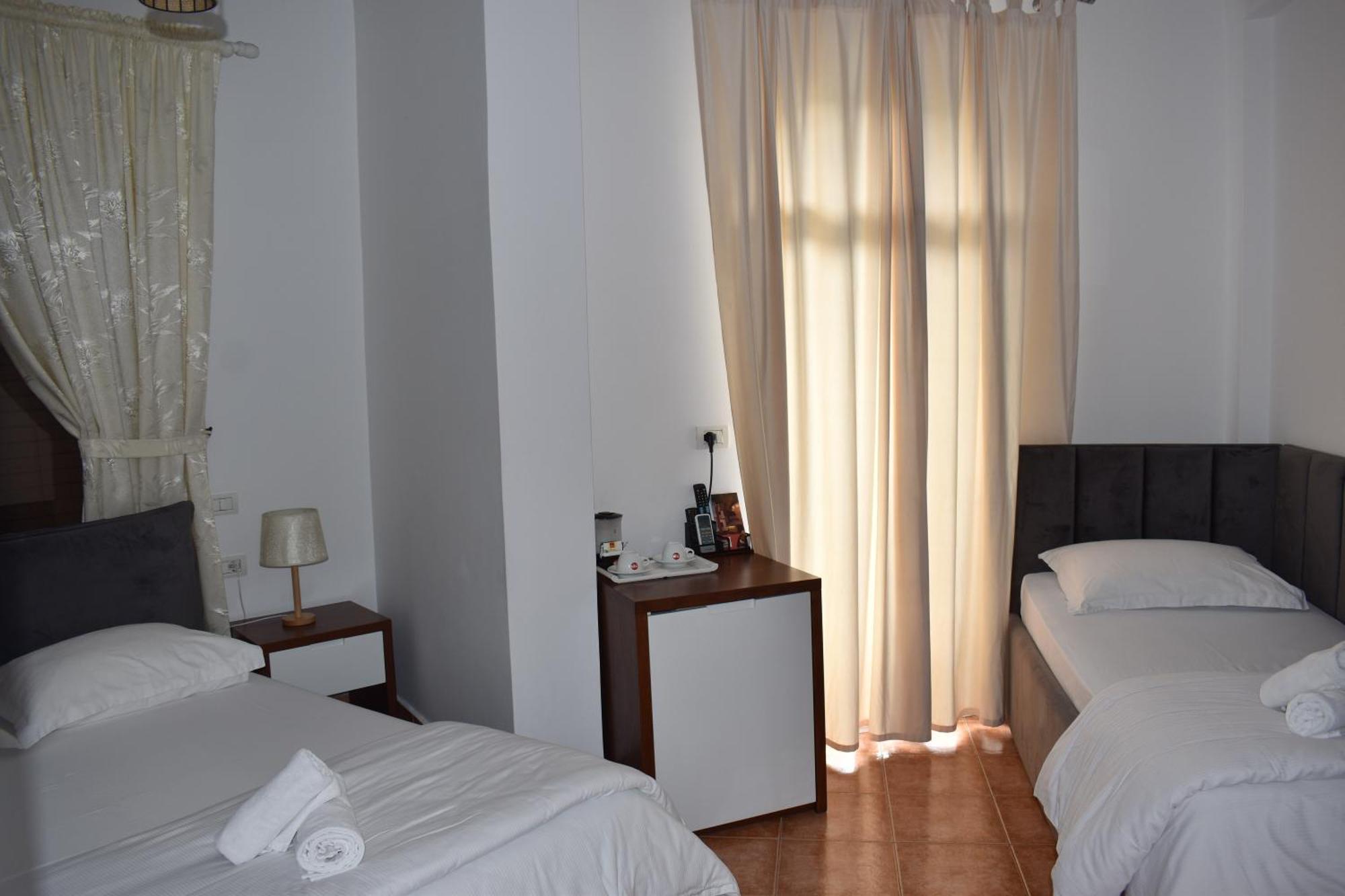 Cosmo Beach Hotel Durrës Buitenkant foto