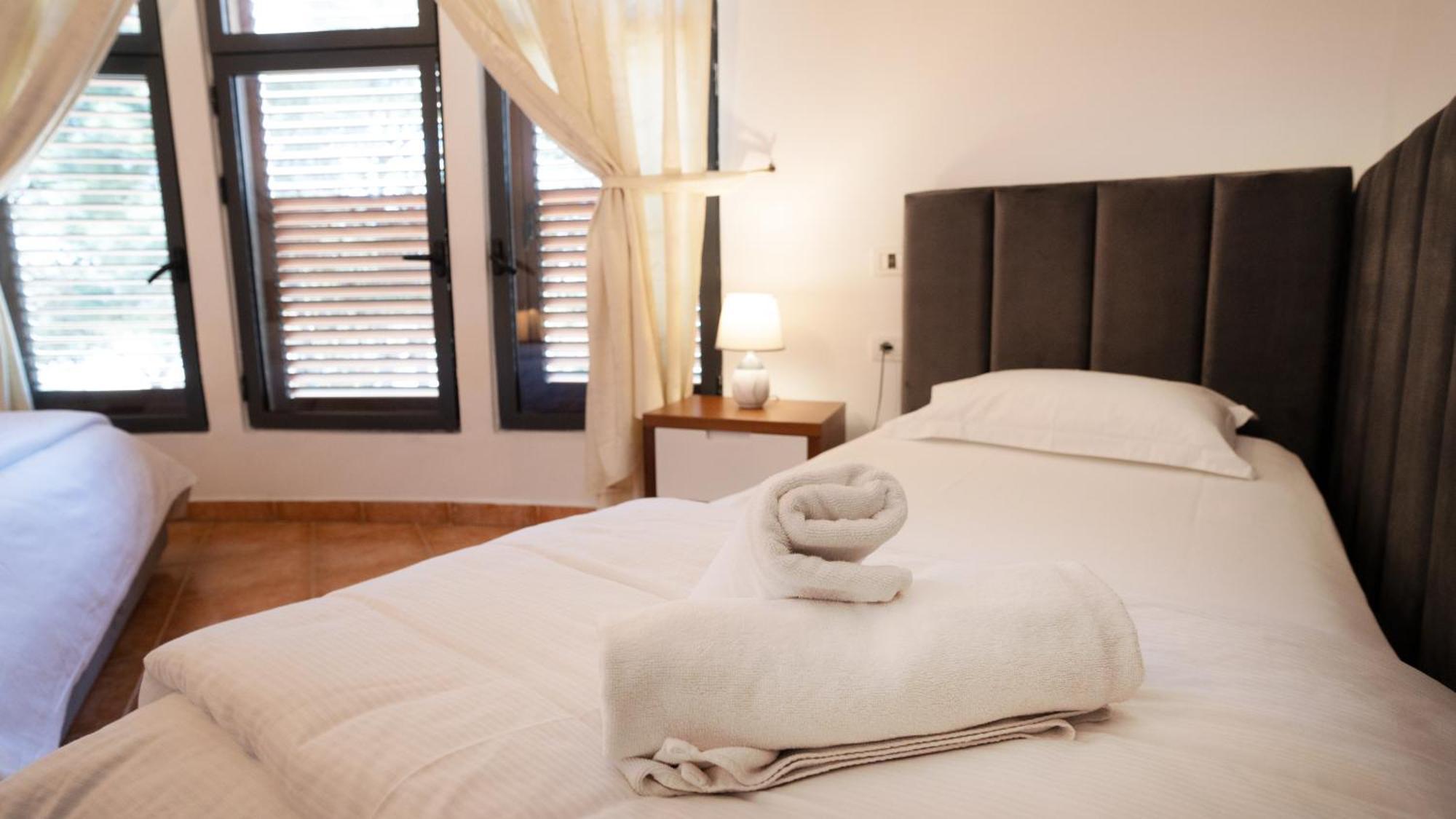 Cosmo Beach Hotel Durrës Buitenkant foto